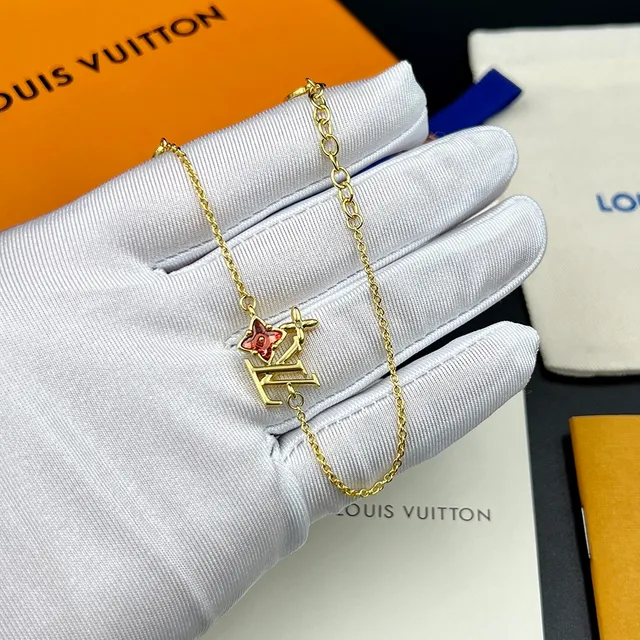 Louis Vuitton সোনার চেইন Interlocking LV মনোগ্রাম পেন্ডেন্ট নেকলেস 4