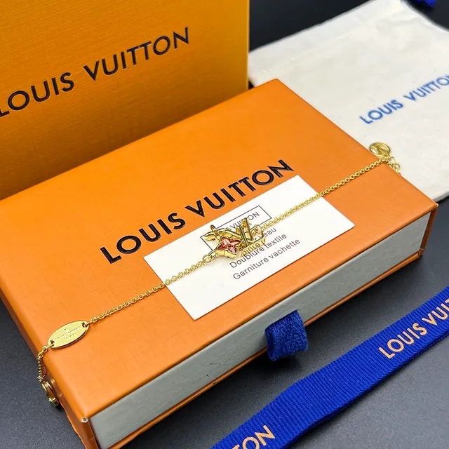 Louis Vuitton সোনার চেইন Interlocking LV মনোগ্রাম পেন্ডেন্ট নেকলেস 9