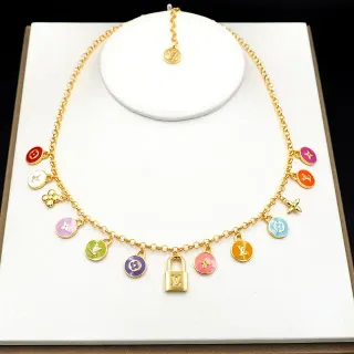 Colar Louis Vuitton Corrente de Ouro Multicolor com Charms de Esmalte