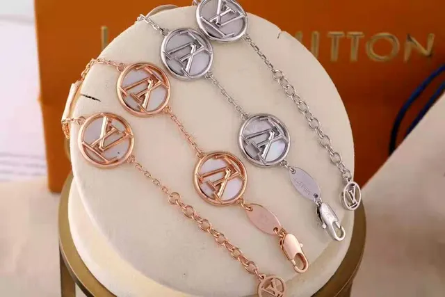 Louis Vuitton Gold Silver Chain-Link Circular Medallion Bracelet 6