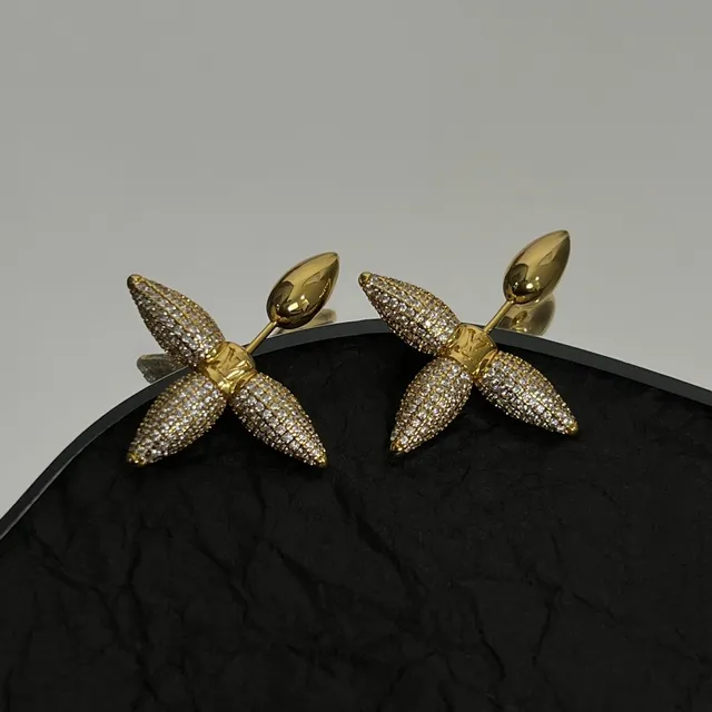 Louis Vuitton aretes de flor de cuatro pétalos con cristal pavé en oro y plata 2
