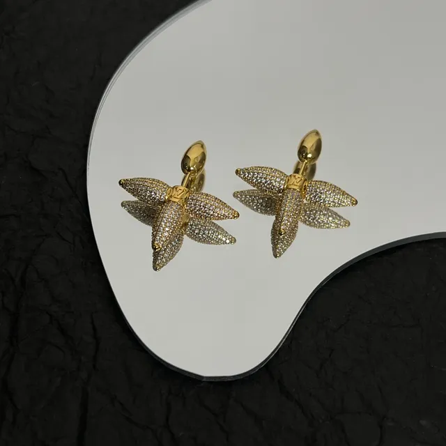 Louis Vuitton aretes de flor de cuatro pétalos con cristal pavé en oro y plata 3