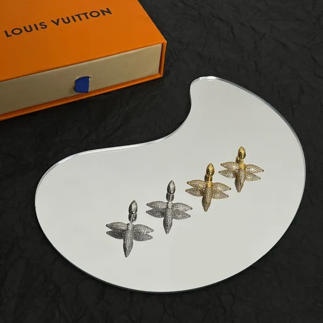 Louis Vuitton aretes de flor de cuatro pétalos con cristal pavé en oro y plata 5