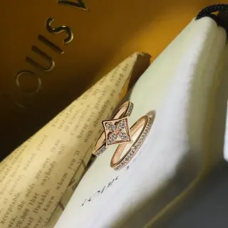 Louis Vuitton गोल्ड सिल्वर गुलाबी पेवे डायमंड रिंग