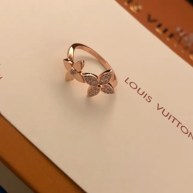 Louis Vuitton金色透明玫瑰Pavé-Set水晶项链 4