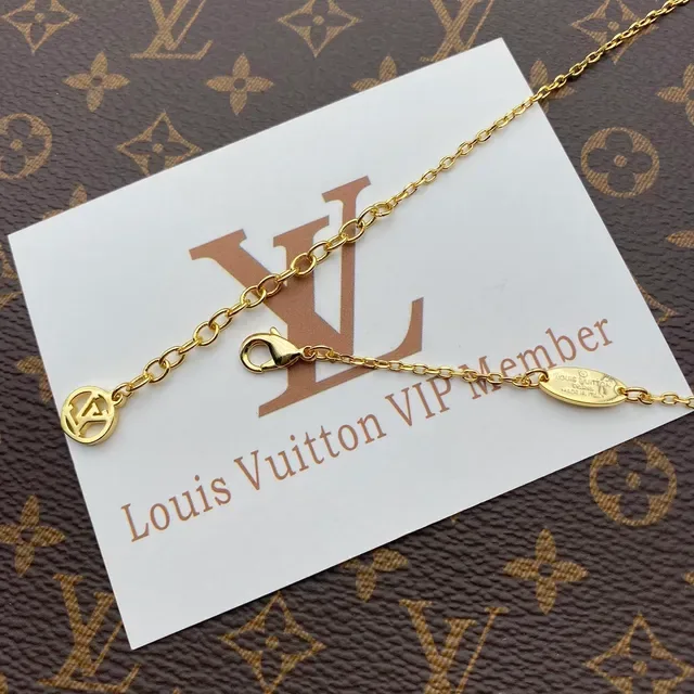 Colar LV Monogram Coração Louis Vuitton dourado 3