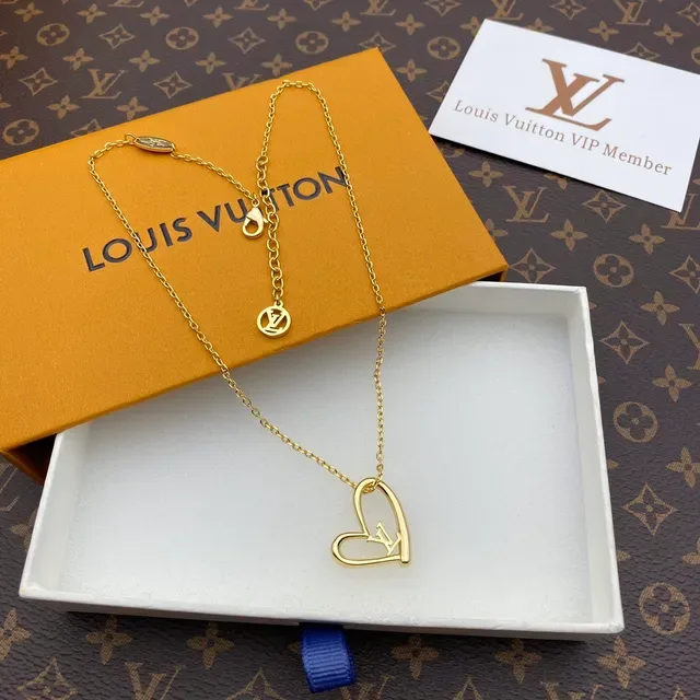 Colar LV Monogram Coração Louis Vuitton dourado 5