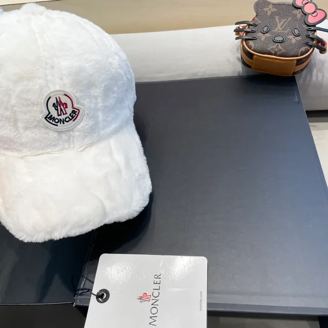 Louis Vuitton Hello Kitty Monogram 迷你水桶包 5