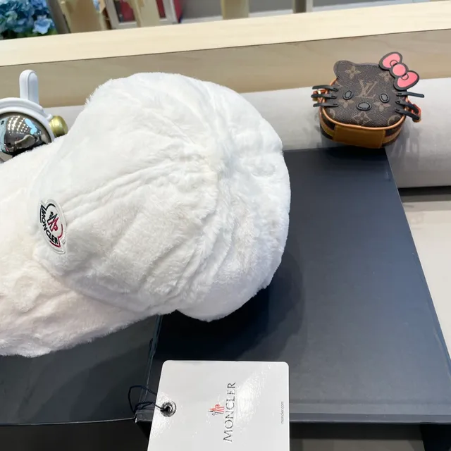 Louis Vuitton Hello Kitty Monogram 迷你水桶包 7