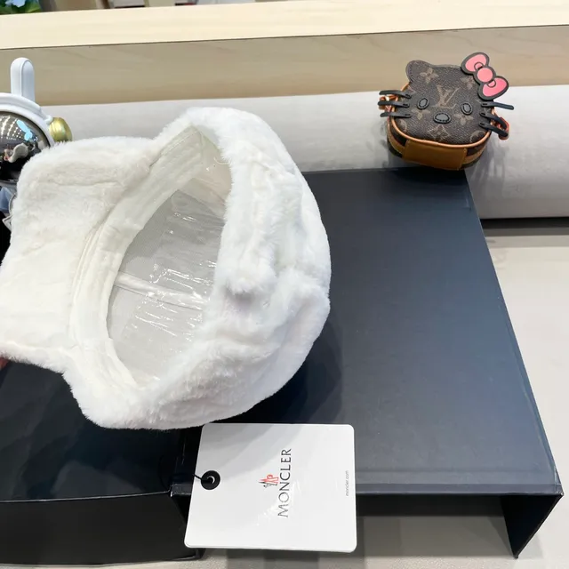 Louis Vuitton Hello Kitty Monogram 迷你水桶包 8