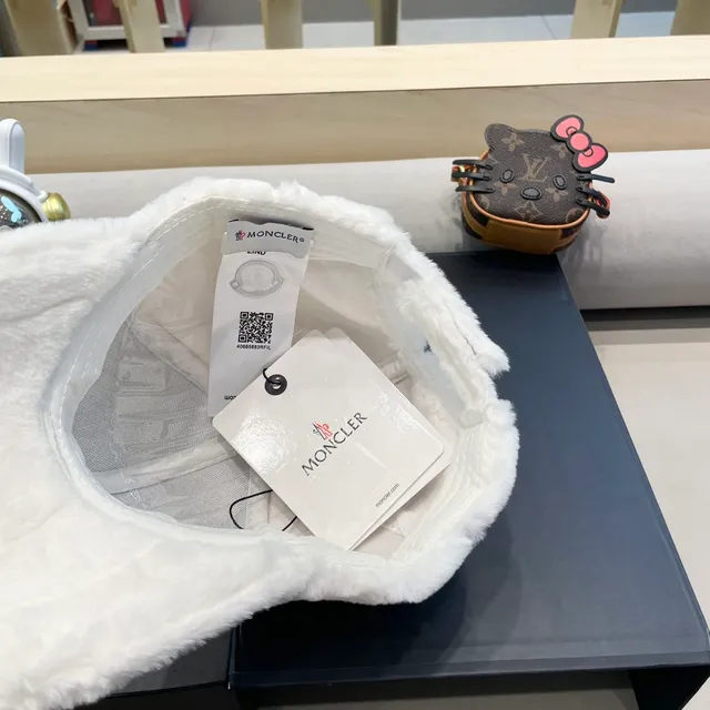 Louis Vuitton Hello Kitty Monogram 迷你水桶包 9