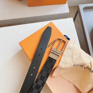 Louis Vuitton Initiales 可逆转 Damier 灰色和黑色皮革腰带