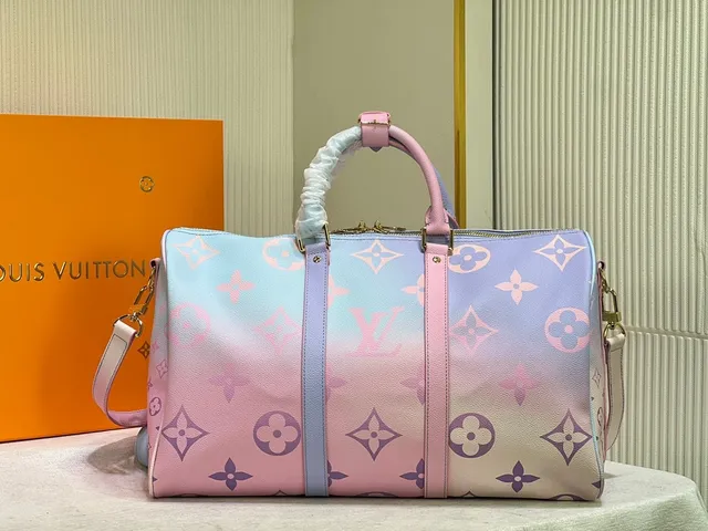 Louis Vuitton Keepall ग्रेडिएंट मोनोग्राम डफल बैग 2