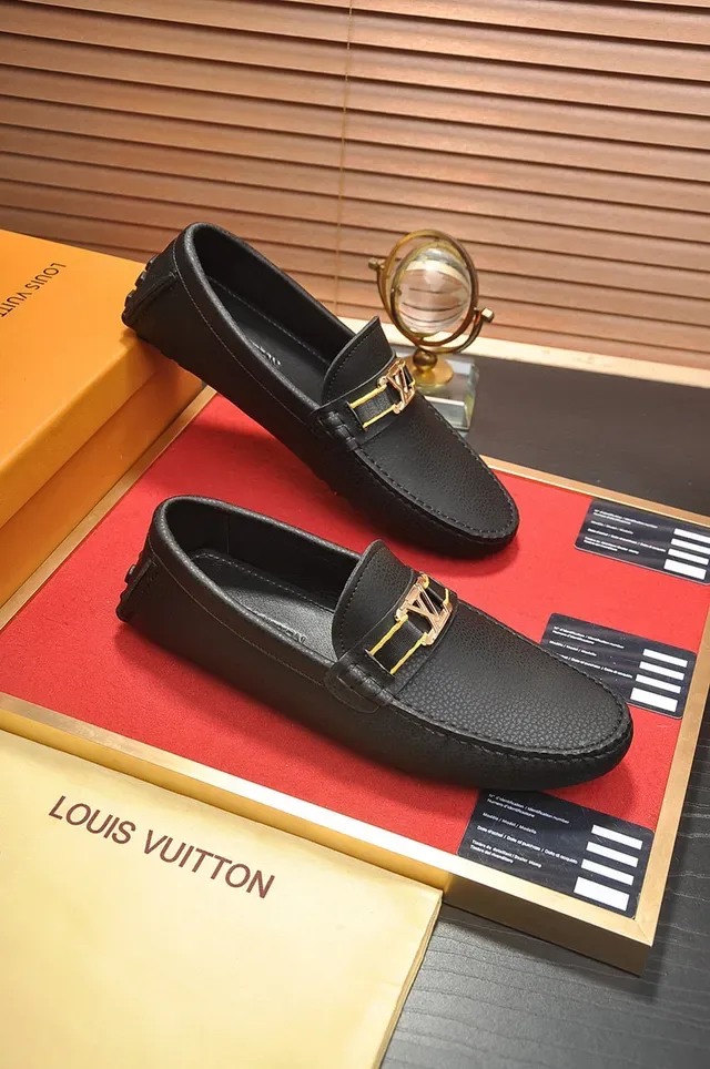 Mocassin Louis Vuitton Noir Or Cuir Granulé Boucle Metal LV 5