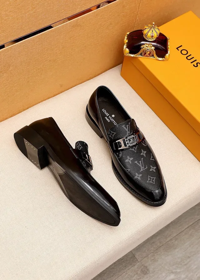 Louis Vuitton Mocassin Noir Argent Monogramme Cuir Bout Poli 3