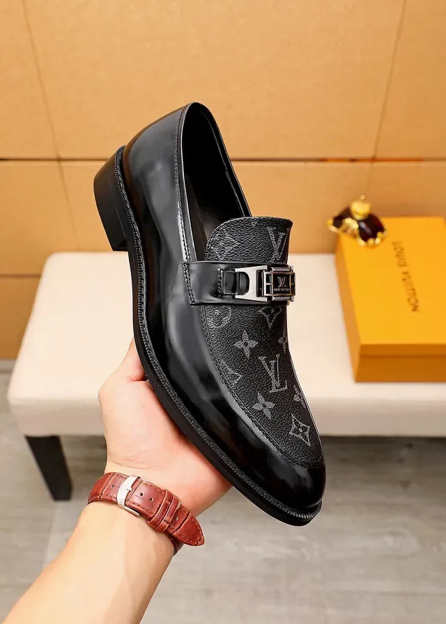 Louis Vuitton Mocassin Noir Argent Monogramme Cuir Bout Poli 4