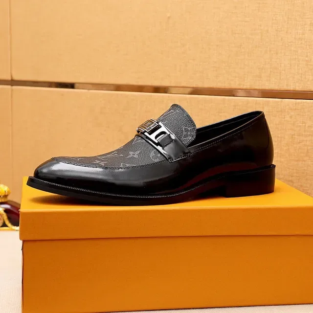 Louis Vuitton Mocassin Noir Argent Monogramme Cuir Bout Poli 5