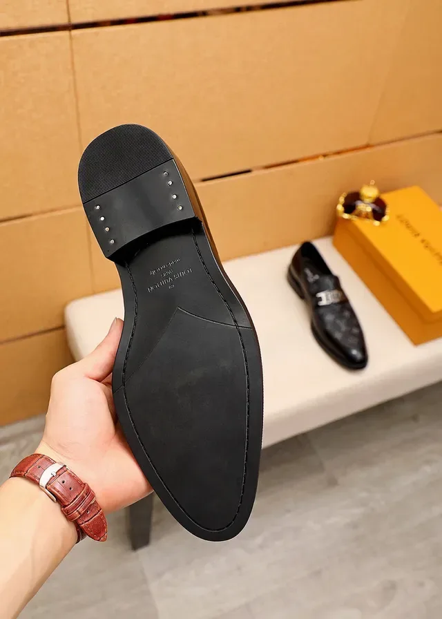 Louis Vuitton Mocassin Noir Argent Monogramme Cuir Bout Poli 8