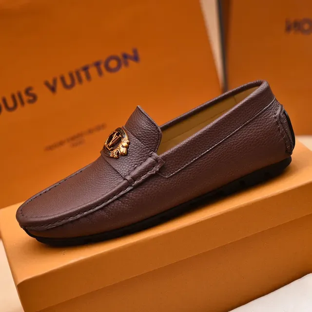 Louis Vuitton Loafer Marrón Dorado Cuero Granulado LV Medallion Loafer 5
