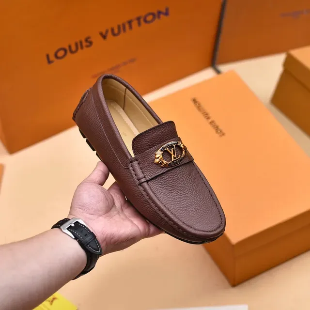 Louis Vuitton Loafer Marrón Dorado Cuero Granulado LV Medallion Loafer 6