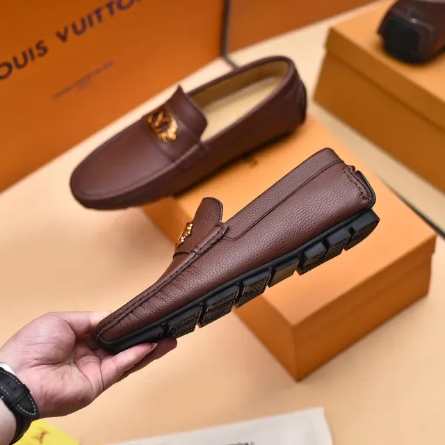 Louis Vuitton Loafer Marrón Dorado Cuero Granulado LV Medallion Loafer 7