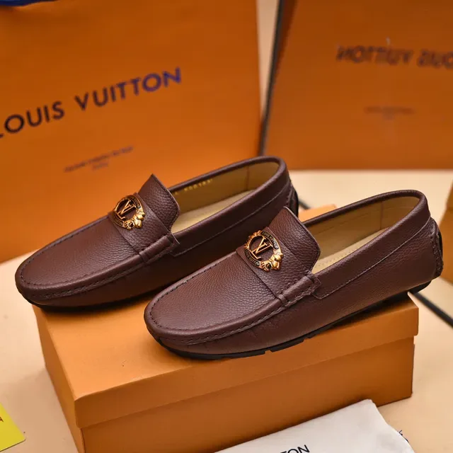 Louis Vuitton Loafer Marrón Dorado Cuero Granulado LV Medallion Loafer 9