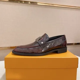Louis Vuitton loafers burdeos a cuadros cuero patentado