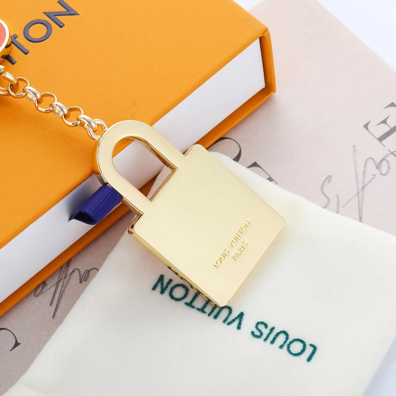 Louis Vuitton Lock & Key Laranja Dourado Metal Esmaltado Pulseira 5