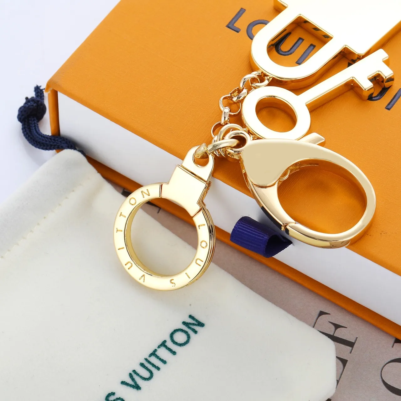 Louis Vuitton Lock & Key Laranja Dourado Metal Esmaltado Pulseira 6