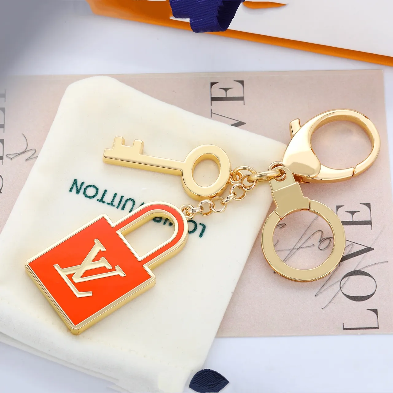 Louis Vuitton Lock & Key Laranja Dourado Metal Esmaltado Pulseira 8