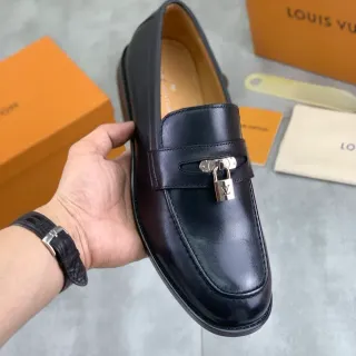 Louis Vuitton Lockit حذاء لوفر جلد أسود حزام قفل حذاء لوفر