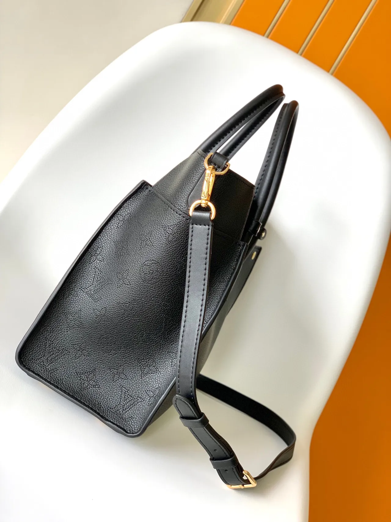 लुई विटन Locky Tote काला दानों वाला चमड़ा सोने का हार्डवेयर टोट बैग 5
