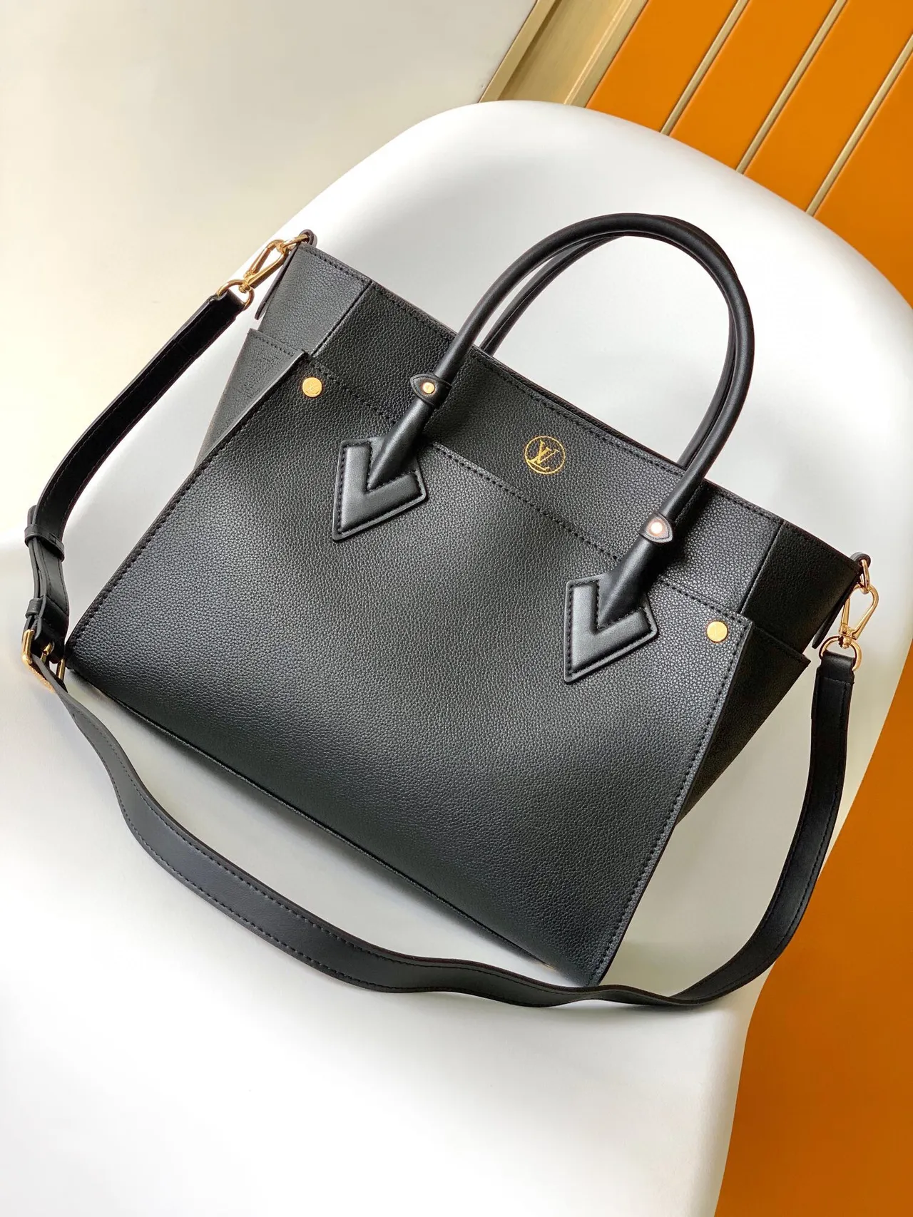 लुई विटन Locky Tote काला दानों वाला चमड़ा सोने का हार्डवेयर टोट बैग 6