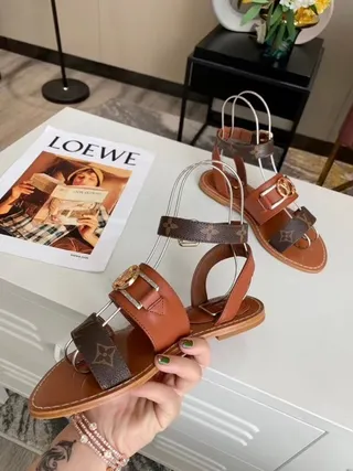 Louis Vuitton LV Archlight Monogram Tan sandálias gladiador 4
