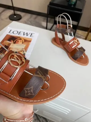 Louis Vuitton LV Archlight Monogram Tan sandálias gladiador 9