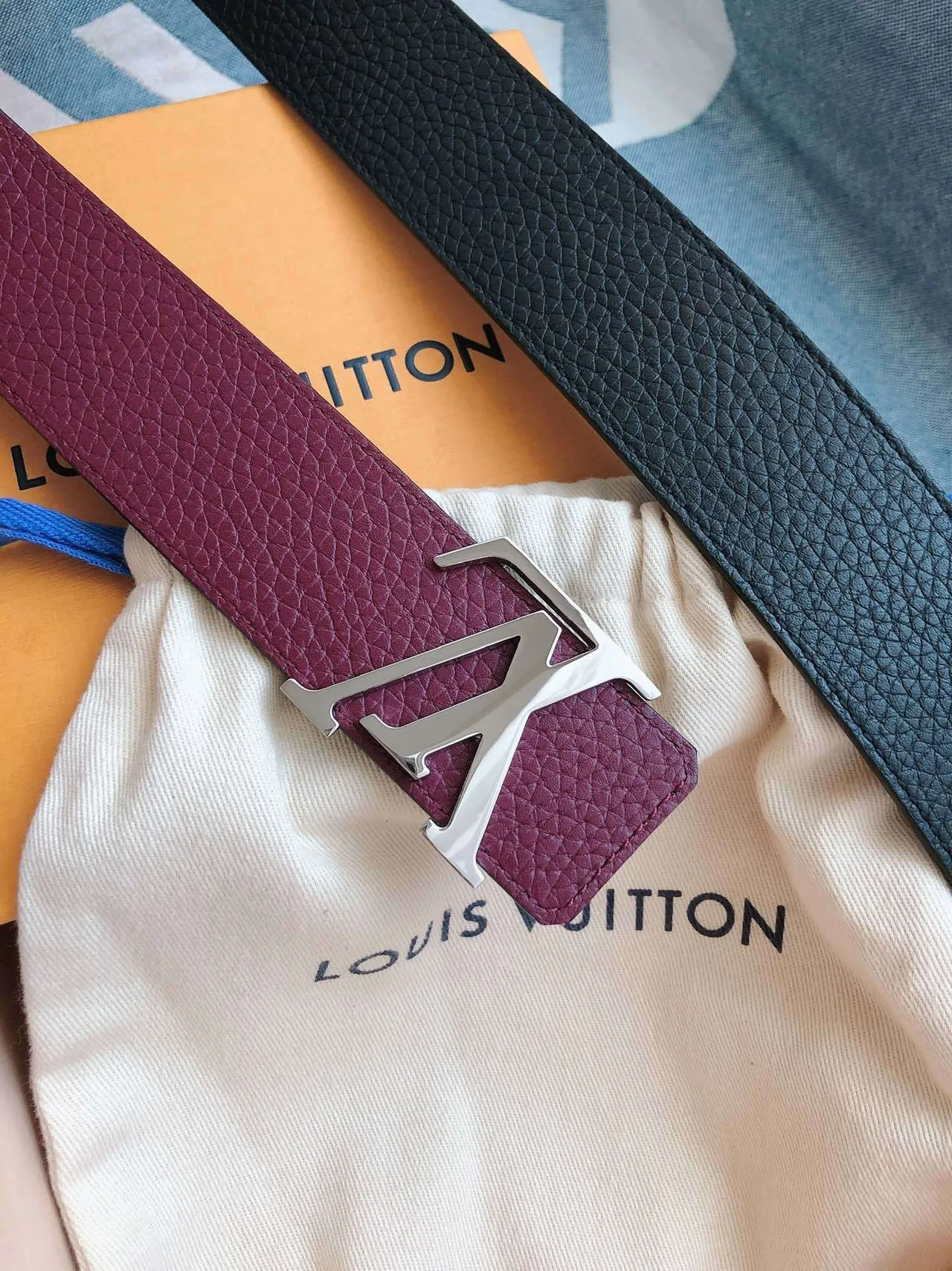 Louis Vuitton LV Cinturón de Cuero Granulado Burdeos 7