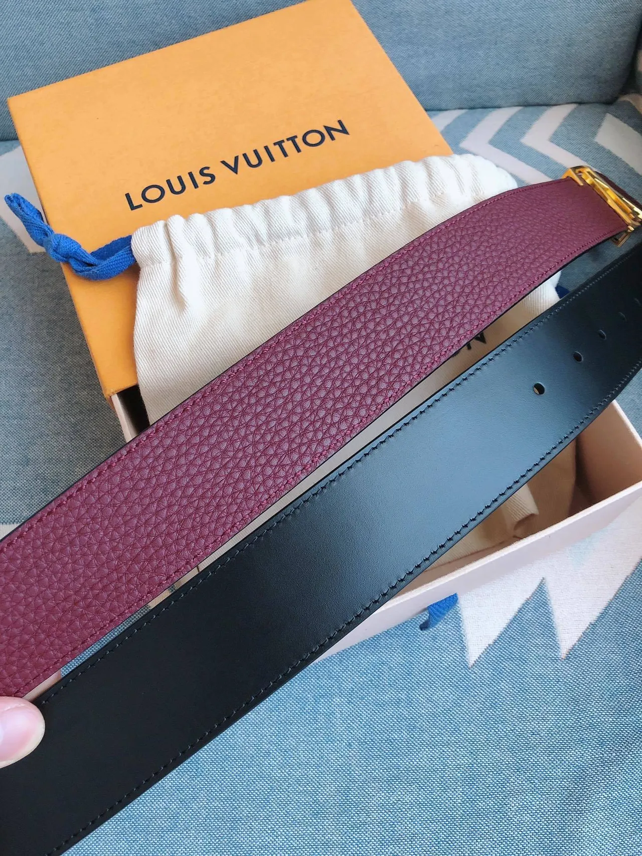 Louis Vuitton LV Belt Bordeaux Cuir granité Boucle dorée Ceinture en cuir 2
