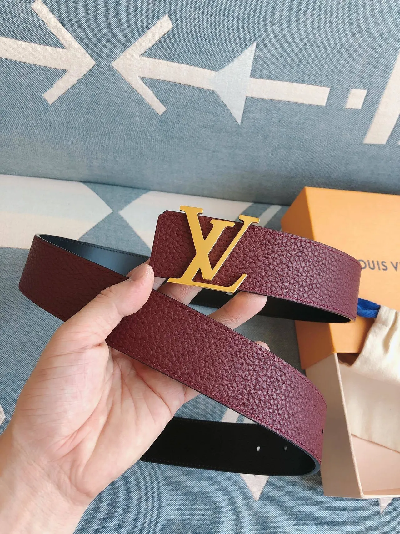 Louis Vuitton LV Belt Bordeaux Cuir granité Boucle dorée Ceinture en cuir 3