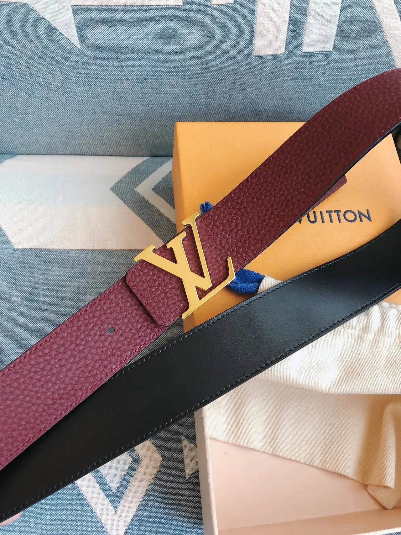 Louis Vuitton LV Belt Bordeaux Cuir granité Boucle dorée Ceinture en cuir 4