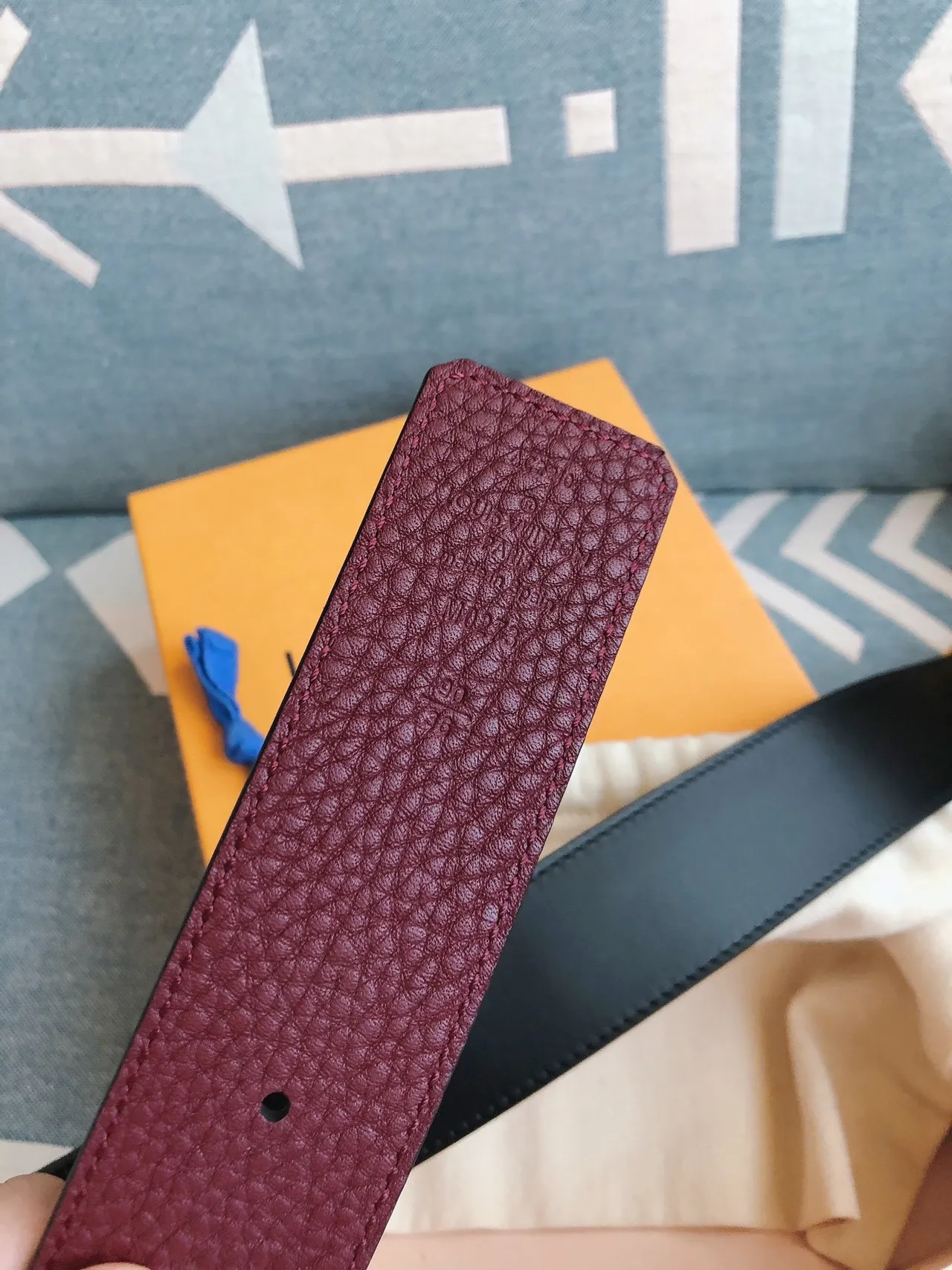 Louis Vuitton LV Belt Bordeaux Cuir granité Boucle dorée Ceinture en cuir 6