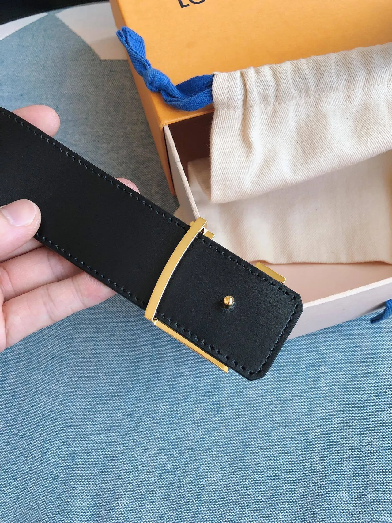 Louis Vuitton LV Belt Bordeaux Cuir granité Boucle dorée Ceinture en cuir 7