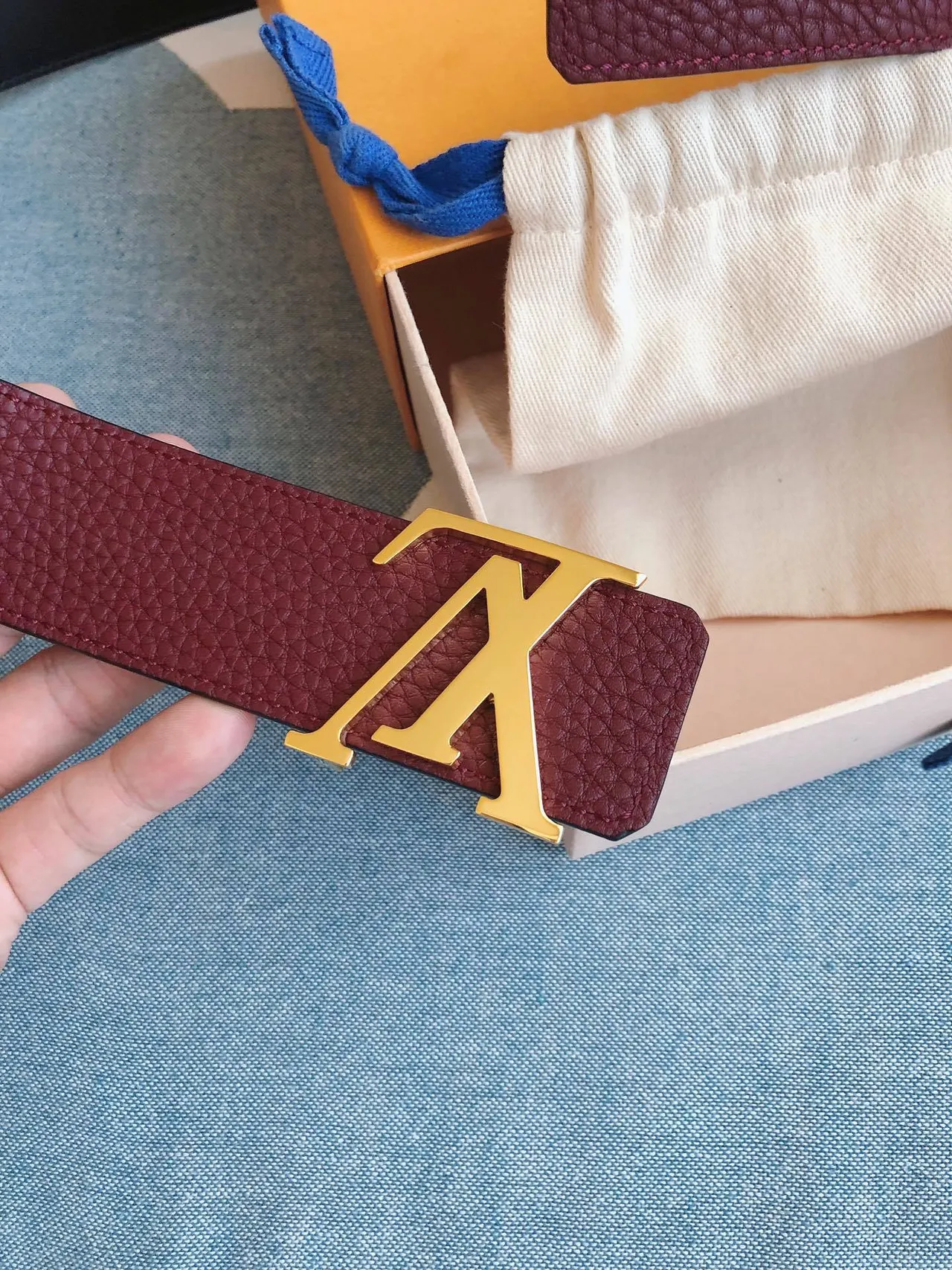 Louis Vuitton LV Belt Bordeaux Cuir granité Boucle dorée Ceinture en cuir 8