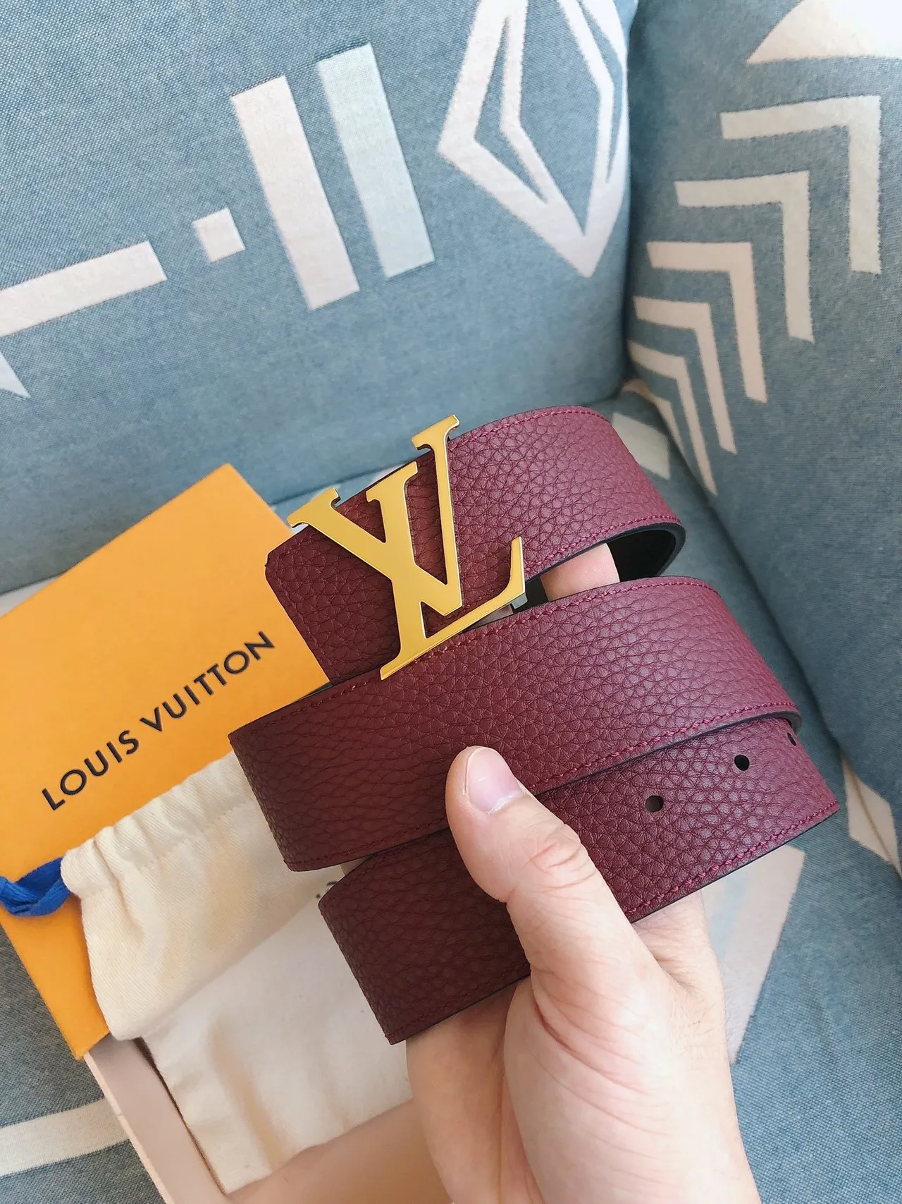 Louis Vuitton LV Belt Bordeaux Cuir granité Boucle dorée Ceinture en cuir 9