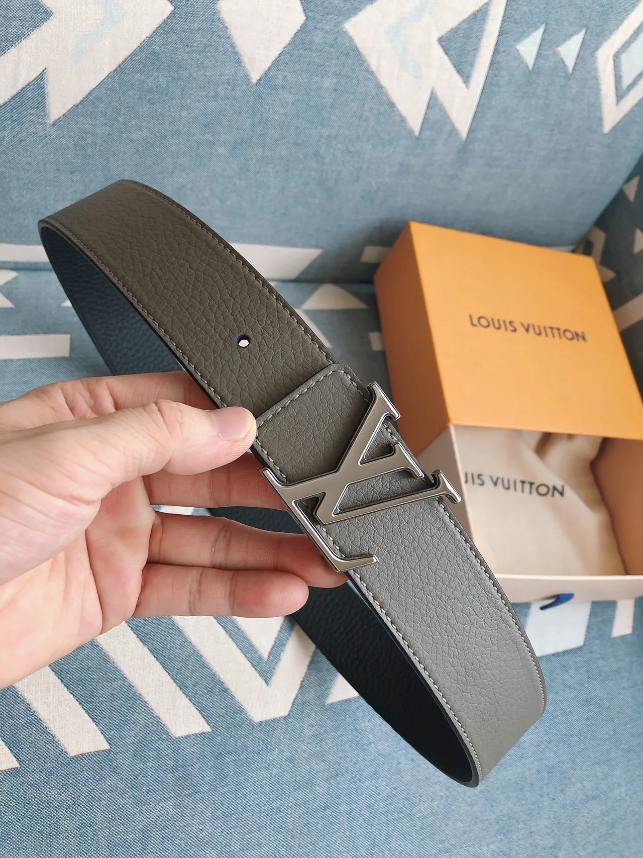 Louis Vuitton LV Initiales Gray Pebbled Leather Belt 8