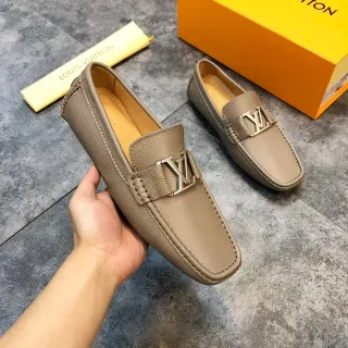 Louis Vuitton LV Loafer بيج جلد مقشر مشبك معدني لافر