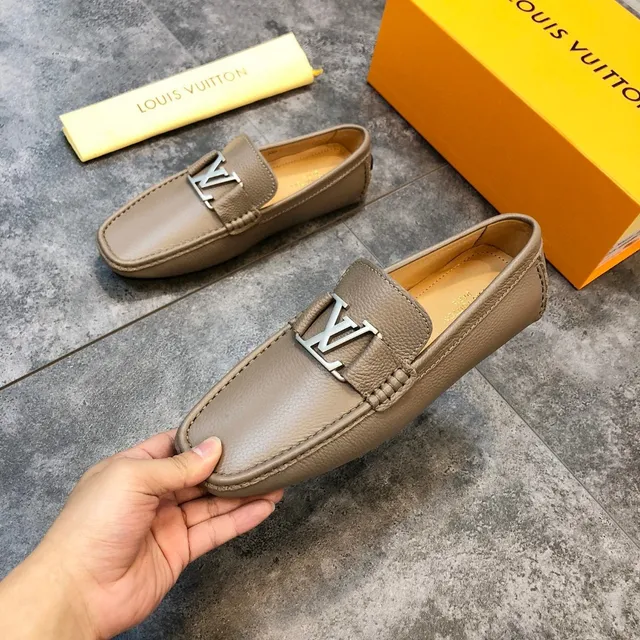 Louis Vuitton LV Loafer Bege Couro Granulado Fivela de Metal Mocassins 2