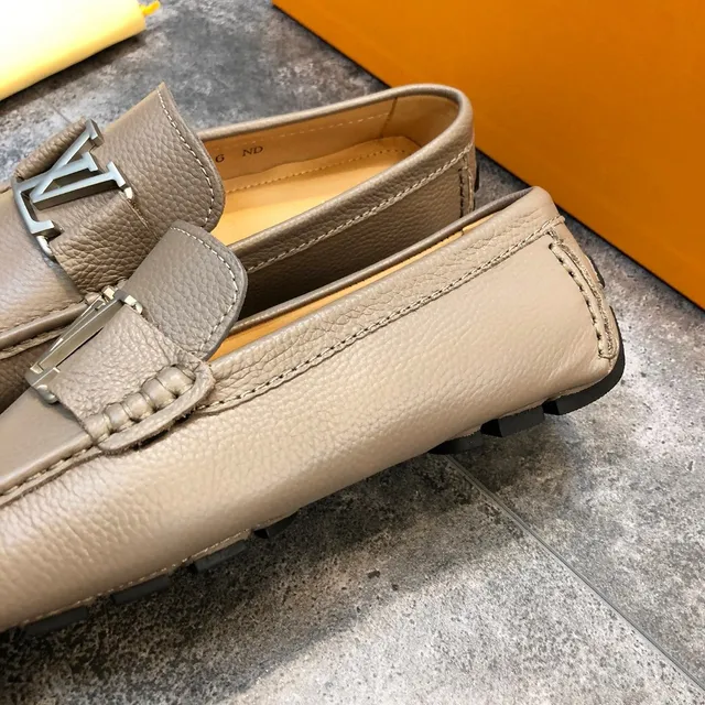 Louis Vuitton LV Loafer Bege Couro Granulado Fivela de Metal Mocassins 3