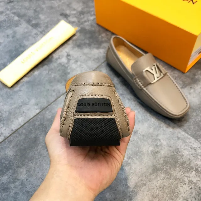 Louis Vuitton LV Loafer Bege Couro Granulado Fivela de Metal Mocassins 5
