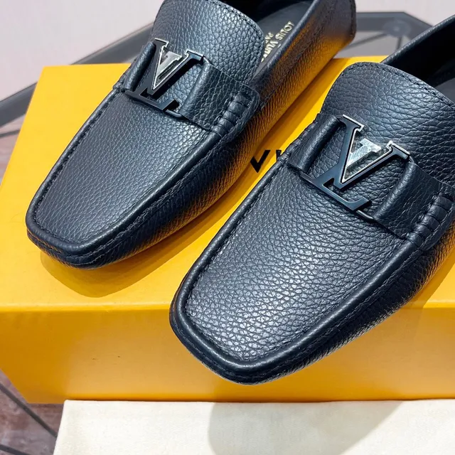 Louis Vuitton LV Mocassim Marinho Couro Granulado Fivela de Metal Mocassins 5