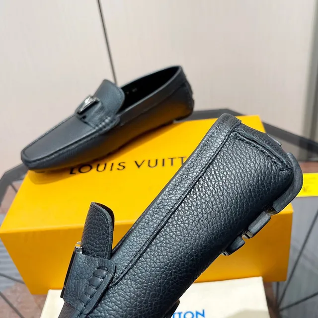Louis Vuitton LV Mocassim Marinho Couro Granulado Fivela de Metal Mocassins 7